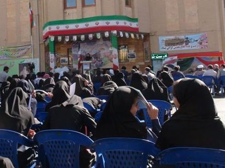 اجبار خانوادها در مریوان برای خرید چادر و آماده کردن فرزندانشان برای سرود سلام فرمانده