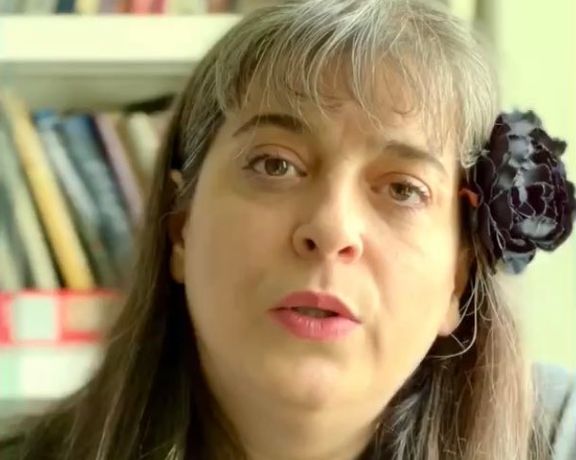 لیلا نقدیپری، طراح صحنه و لباس سینما، به زندان قرچک منتقل شد