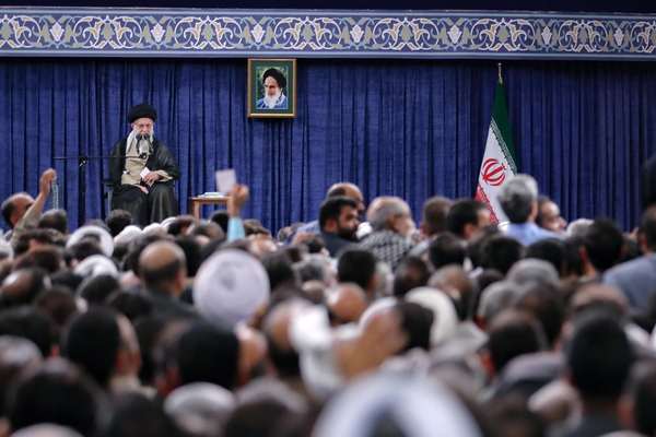 Khamenei Meets Cherrypicked Baluchis In Bid To Calm Tensions