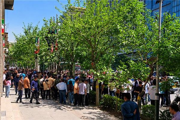 دانشآموزان تهرانی در اعتراض به تاثیر قطعی معدل در کنکور تجمع کردند