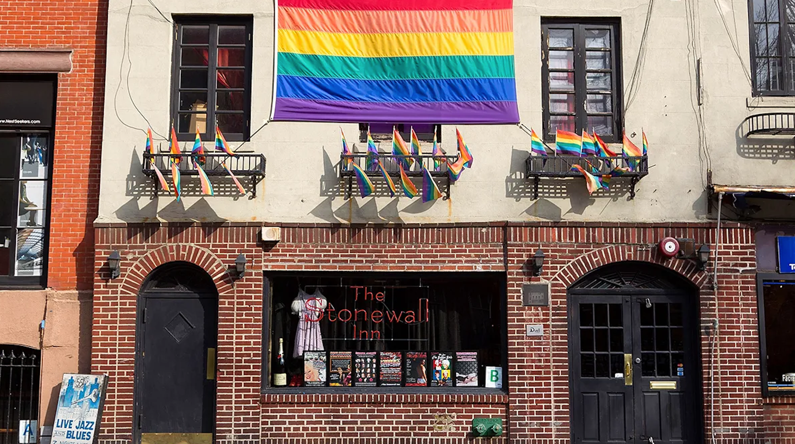 نمایی از بار استون‌وال در محله کوییرهای منهتن