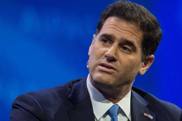 عشية المفاوضات الإيرانية الأوروبية بإسطنبول..وزير الشؤون الاستراتيجية الإسرائيلي يصل باريس