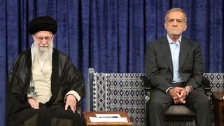 علنی شدن اختلافات خامنهای و پزشکیان و استعفای ظریف