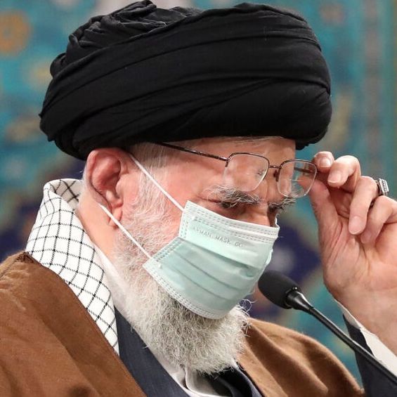 اعلام برائت خواهر علی خامنهای از او: صدای مردم ایران را نمیشنود و سرکوب را ادامه میدهد