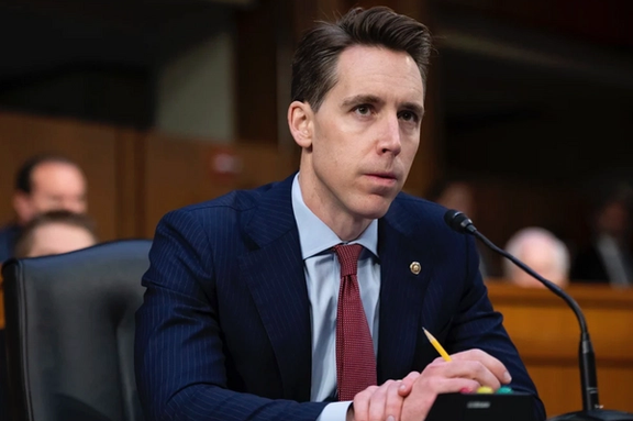 سناتور جاش هالی: بعید میدانم دولت بایدن درباره ایران استراتژی داشته باشد