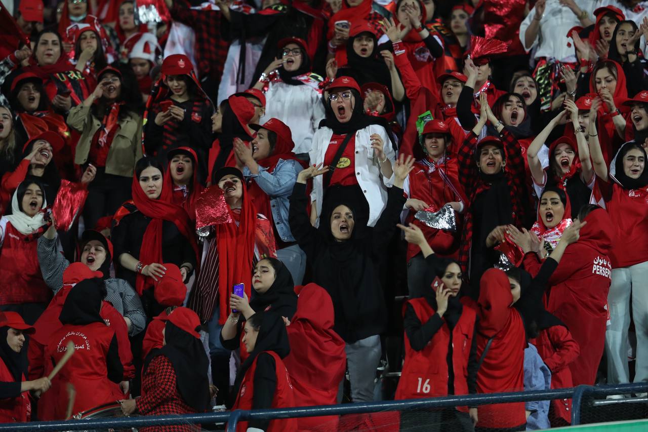 تهدید‌ها و شروط وزیر ورزش برای حضور تماشاگران زن در استادیوم‌ها