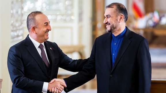 Turkish Foreign Minister Mevlüt Çavuşoğlu (left) and his Iranian counterpart Hossein Amir-Abdollahian