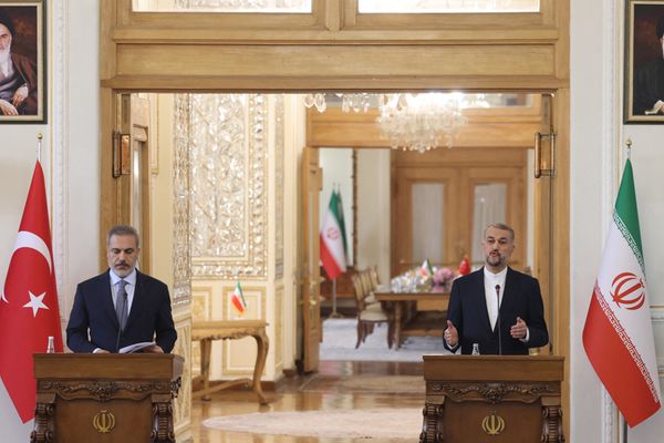 Iranian FM Sets Ambitious Goal For Trade Relations With Turkey