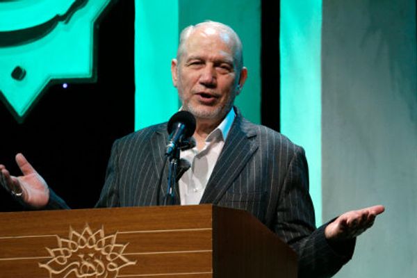 مستشار خامنئي: تعزيز العلاقات مع دول الجوار يُفقد العقوبات تأثيرها