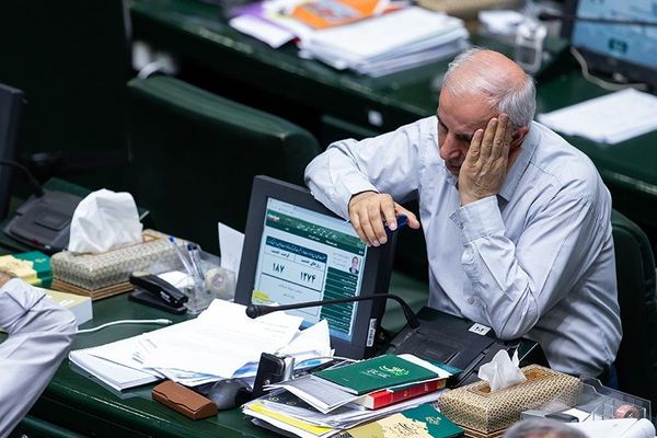 تزايد القلق بشأن مستقبل نظام الحكم في إيران مع هيمنة المتطرفين على الانتخابات البرلمانية
