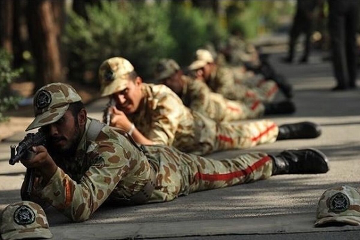 Several Iranian Army conscripts during training 