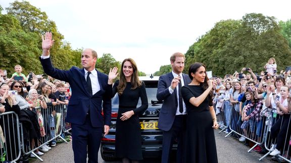پسران پادشاه بریتانیا به همراه همسران خود برای دیدار با مردم متحد شدند