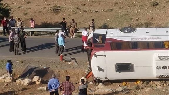 خبرنگار حاضر در اتوبوس واژگونشده: یکی از مقامات گفت احیای دریاچه ارومیه دو شهید لازم داشت