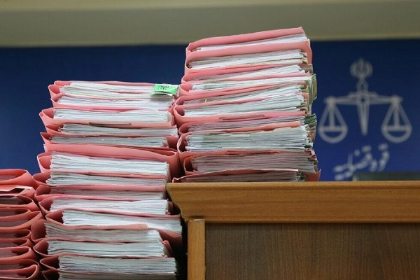 فساد؛ سیب خرابی که در جعبه معیوبی افتاده بود 