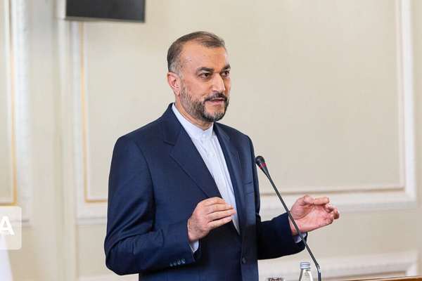 Iran FM Claims No Journalists Detained During Protests