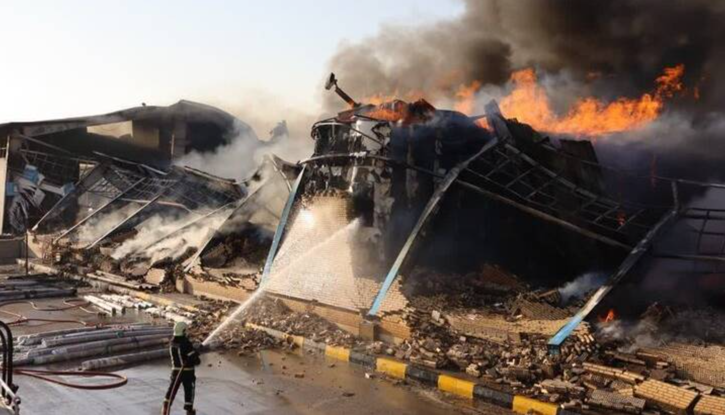 آتش‌سوزی انبار ساختمان شماره ۲ گمرک منطقه ویژه اقتصادی کاوه. سازه سوله‌ها در اثر آتش‌سوزی فرو ریخت. 