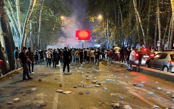 Iran’s Regime, Protesters Test Each Other's Determination, Power