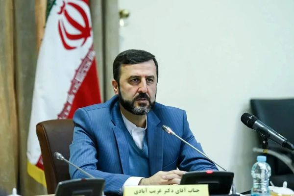 مساعد وزير الخارجية الإيراني يعلن بدء محادثات مع الأوروبيين حول الملف النووي