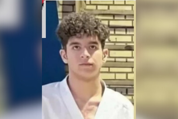 بیاطلاعی از وضعیت ساسان آزادور، کاراتهکای ۲۱ ساله اصفهانی، در بازداشت