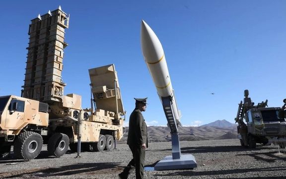 "أسوشييتد برس": صور جوية تكشف قيام إيران بإعادة بناء منشآت إنتاج الصواريخ المدمرة