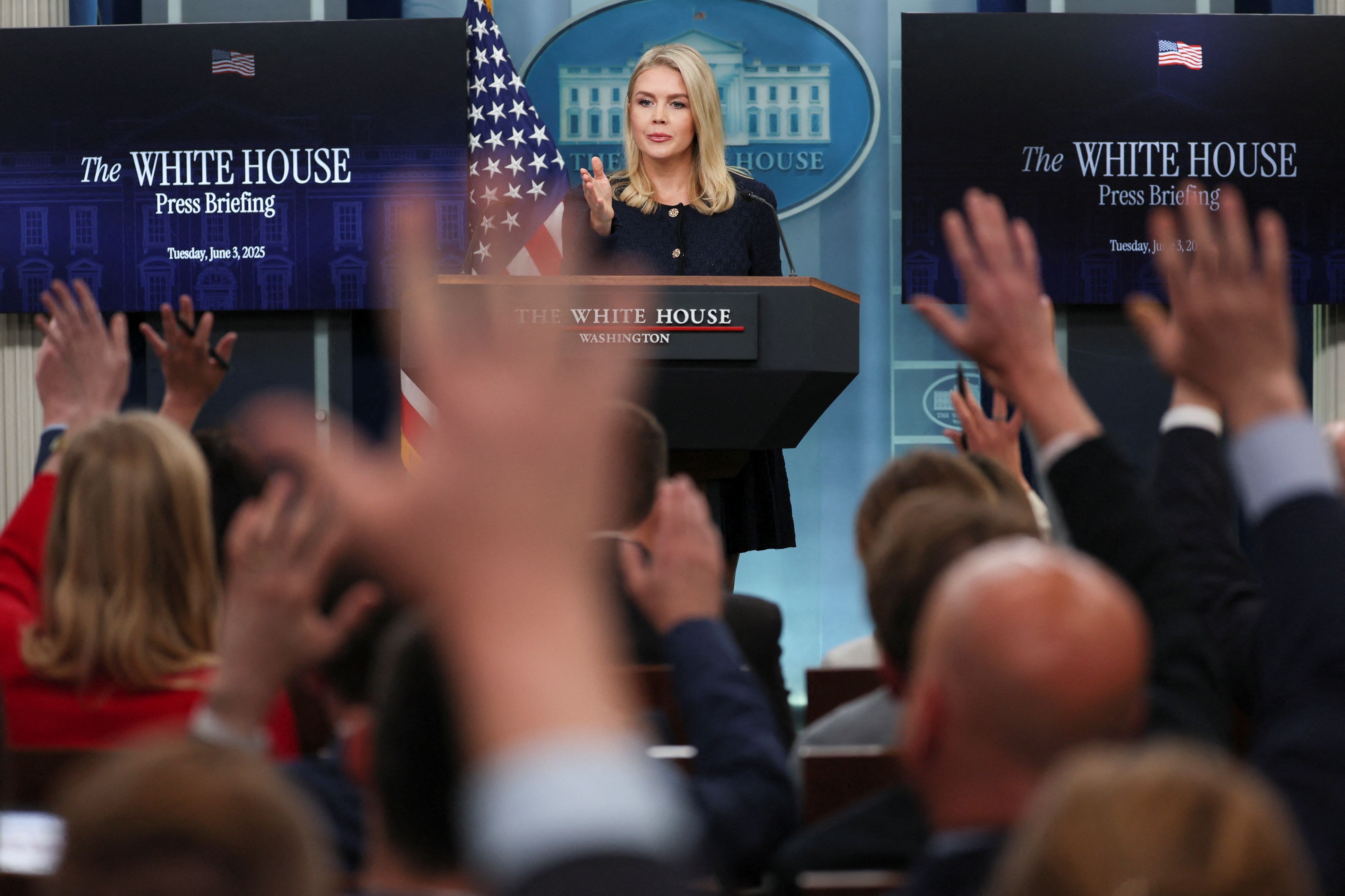 المتحدثة باسم البيت الأبيض: الحكومة الإيرانية ستواجه عواقب وخيمة إذا لم تقبل عرض ويتكوف