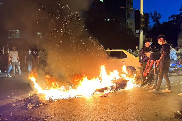 Hardline daily says chaos in Iran is what US wants from talks