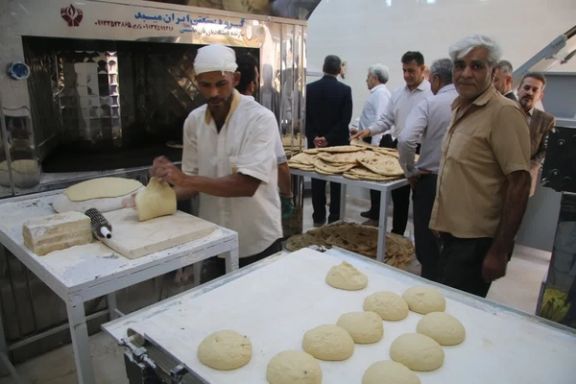مشاور وزیر اقتصاد: مردم فقط ۱۵ تا ۲۰ درصد قیمت تمام شده نان را میپردازند