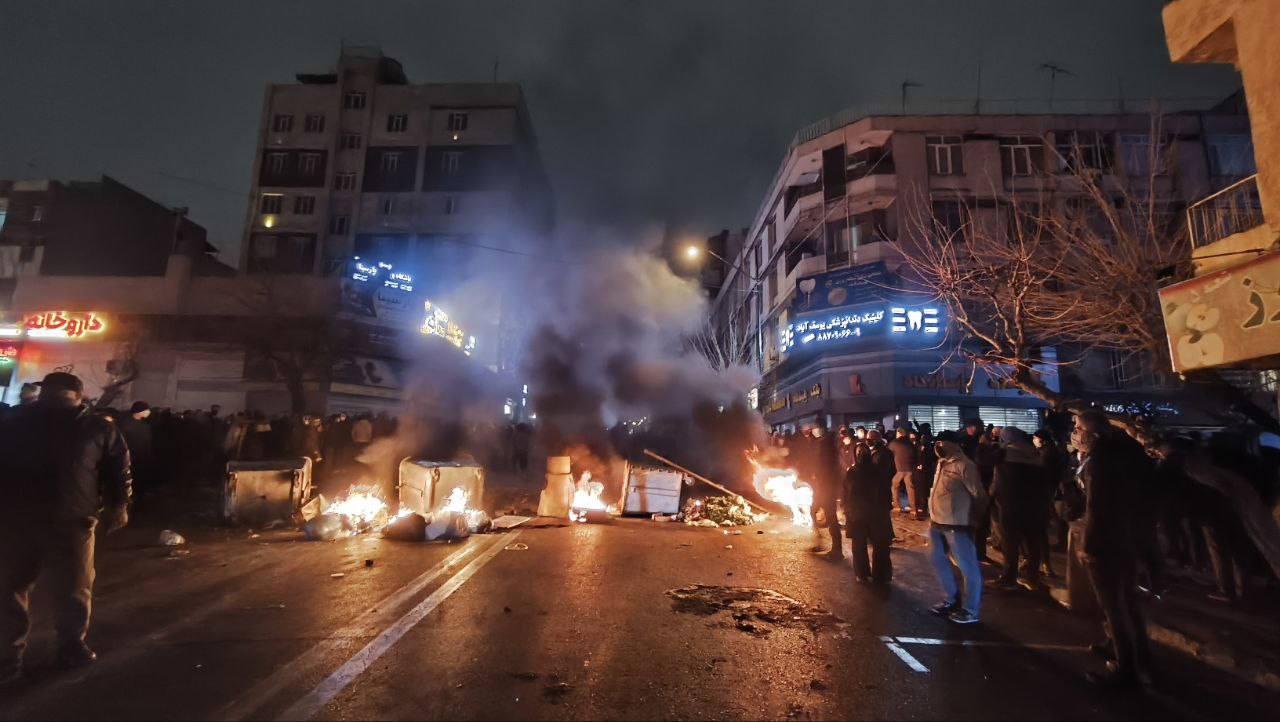 جمعی از وکلای حقوق‌بشری درباره خطر اعدام معترضان به جامعه جهانی هشدار دادند