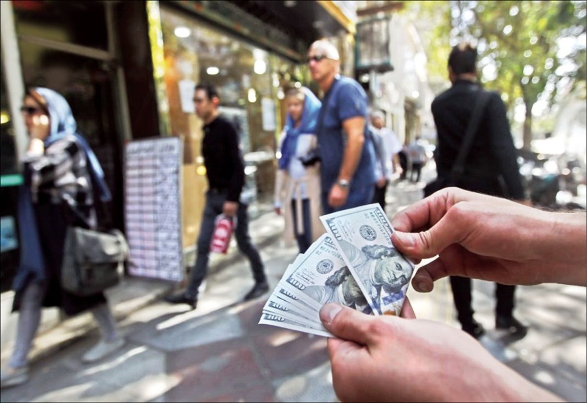 Iran's unofficial foreign currency market determines the fate of the economy