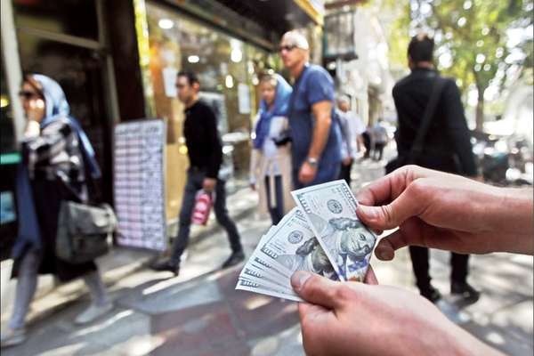 Iran central bank moves to calm currency market with $500 million injection