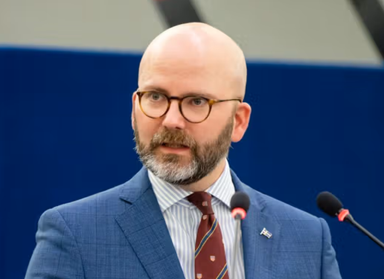 نماینده پارلمان اروپا از مسئول سیاست خارجی اتحادیه اروپا خواست با شاهزاده پهلوی دیدار کند