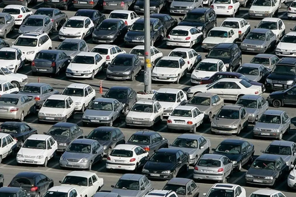 620 ألف مليار تومان ديونًا على شركتي صناعة السيارات الرئيستين في إيران