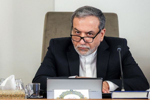 عراقجي يحذر بغداد من "الفتنة الأميركية".. ويطلع نظيره العراقي على رسالة ترامب