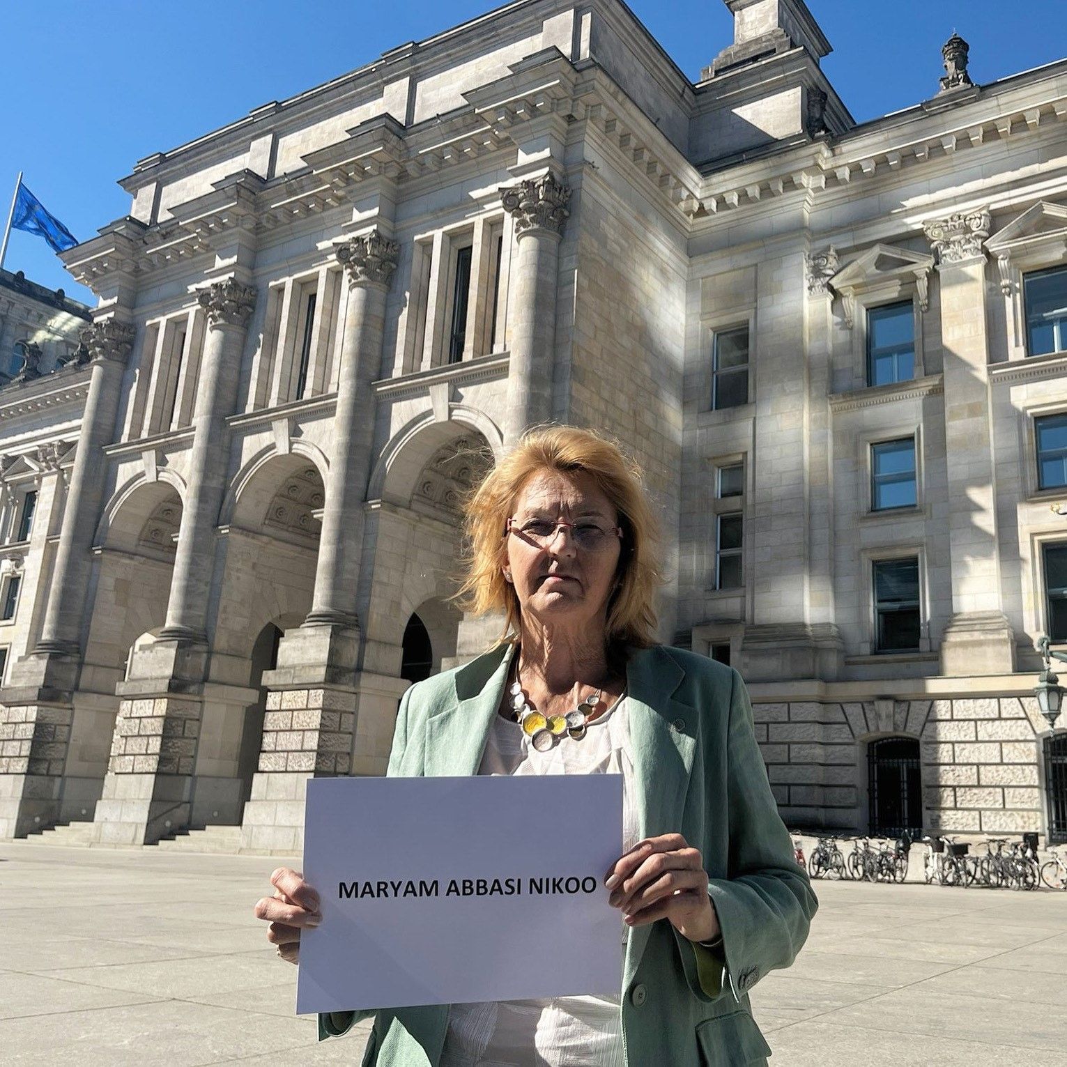 برگزاری دادگاه مریم عباسی‌نیکو به اتهام «سب نبی»، یک نماینده آلمانی کفالت او را قبول کرد