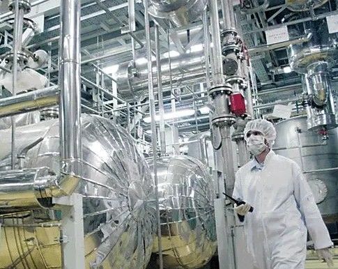 صحيفة إيرانية تعترف بوجود تلوث نووي.. بسبب "أعمال تخريب أو هجمات عدائية"