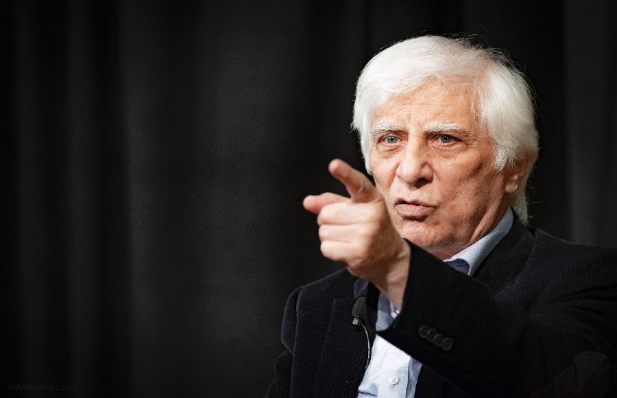 Iranian Director In Exile Rejects Government's Invitation