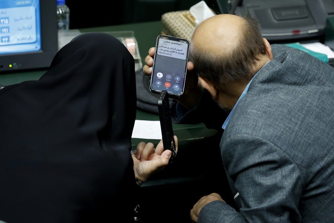 Iran bans mobile phones in parliament over security concerns