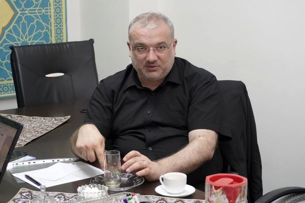 برلماني إيراني: الدولار قد يصل إلى 130 ألف تومان في الشتاء إذا استمر التضخم