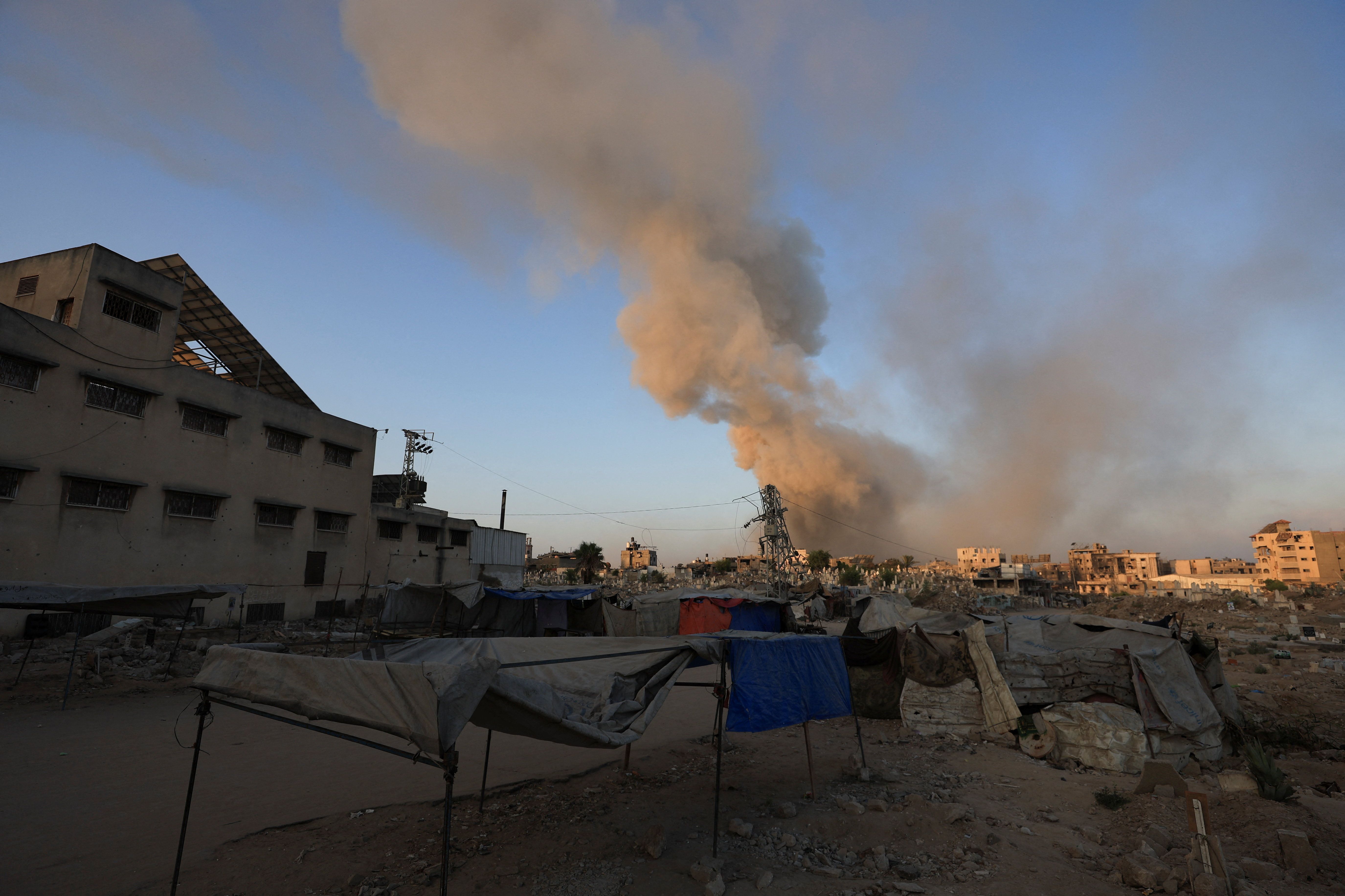 خبرگزاری رویترز: در حملات اسرائیل به بیمارستان ناصر ۲۰ نفر از جمله پنج خبرنگار کشته شدند