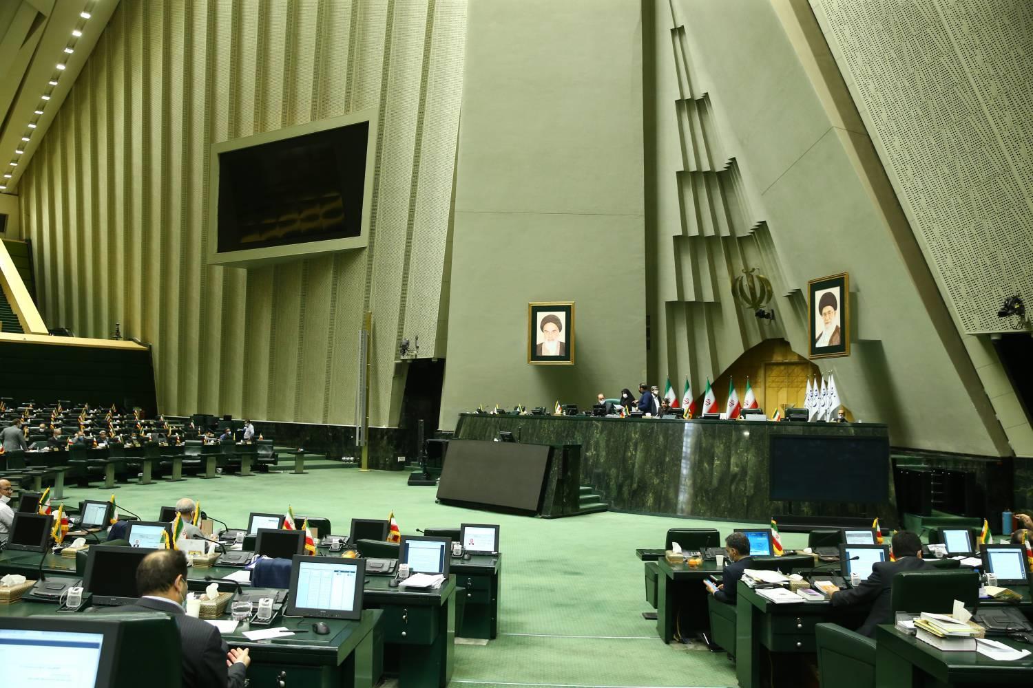 جلسه غیرعلنی مجلس با حضور رییس سازمان اطلاعات سپاه درباره حذف ارز ۴۲۰۰ تومانی 