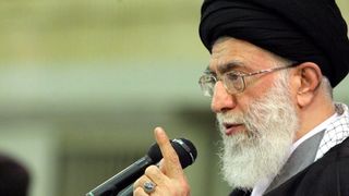 خشم عمومی، عمیق و علنی مردم از خامنهای