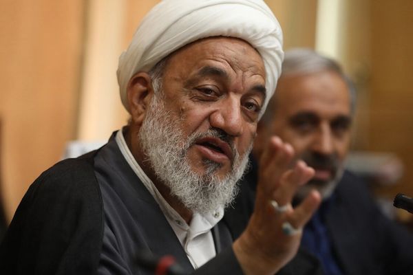 نماینده تهران در مجلس: رفتوآمد بیگانگان به داخل کشور باعث لو رفتن موضوعات امنیتی میشود