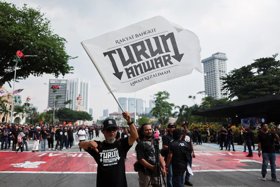هزاران معترض در مالزی برای استعفای نخست‌وزیر تجمع کردند