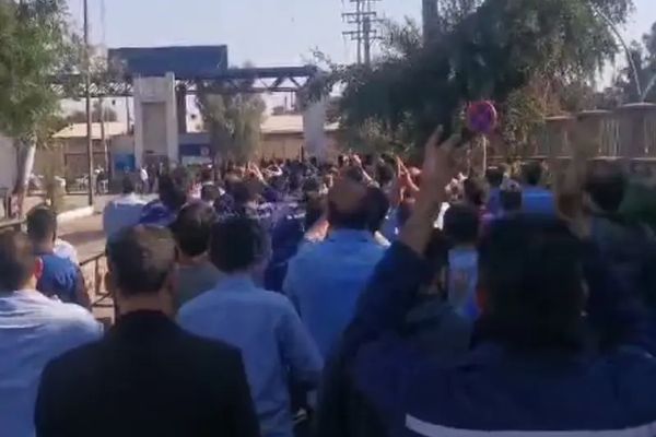 Iranian Workers At Ahvaz National Steel Group Continue Strike