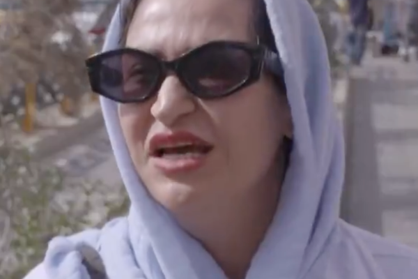 سيدة إيرانية: الفئات الضعيفة تعاني.. والأغنياء يزدهرون ويزدادون قوة