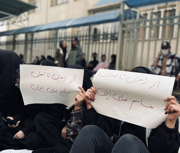 نسرین ستوده و محمد سیف‌زاده، وکیلان دادگستری، از قوه قضاییه خواستند معترضی را اعدام نکند