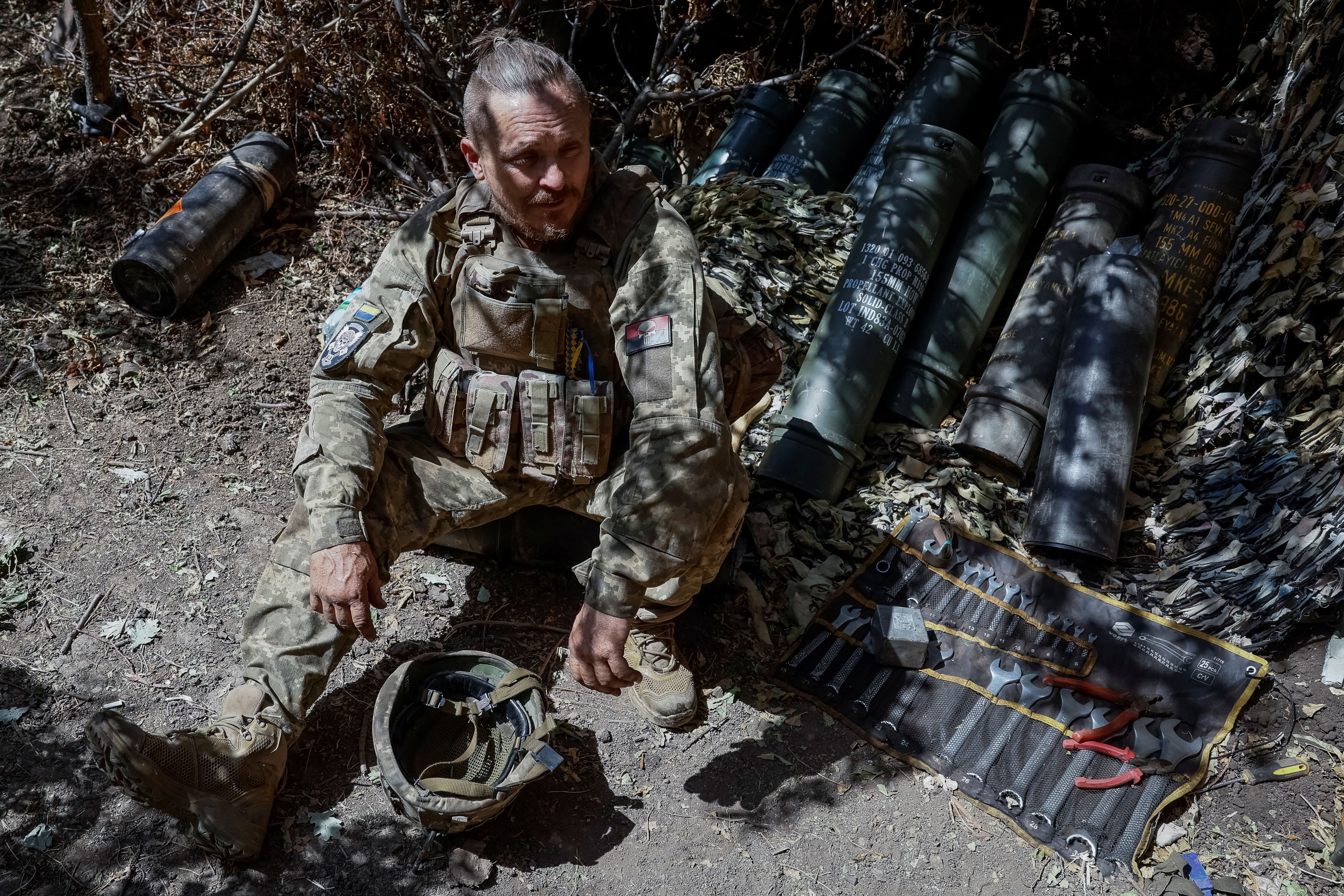 سرباز اوکراینی در نزدیکی خط مقدم نبرد با روسیه، دونتسک اوکراین، سوم تیر