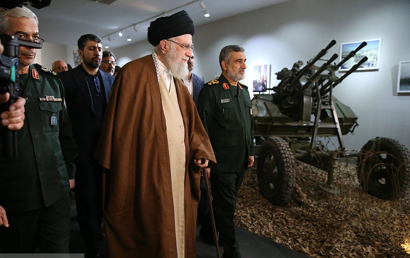  هل يتذرع مسؤولو النظام الإيراني بـ"تهديد الحرب".. كدرع أخير للبقاء؟