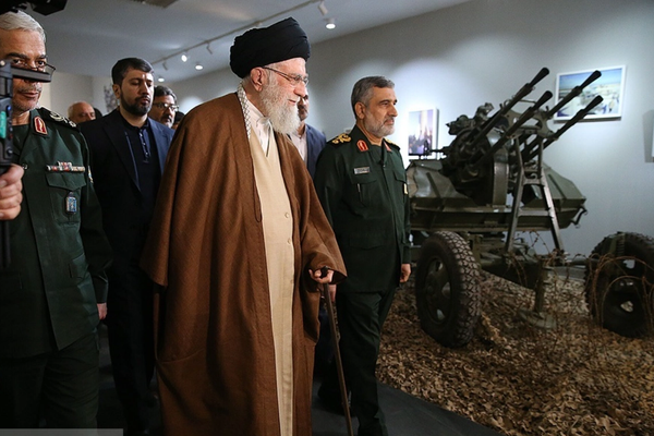 هل يتذرع مسؤولو النظام الإيراني بـ"تهديد الحرب".. كدرع أخير للبقاء؟