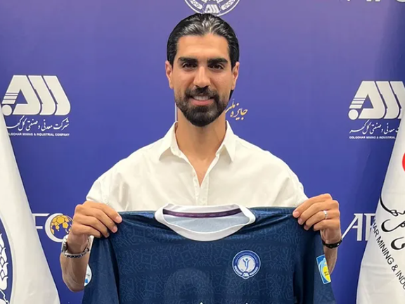 رضا اسدی، بازیکن فصل گذشته سپاهان، به گلگهر پیوست